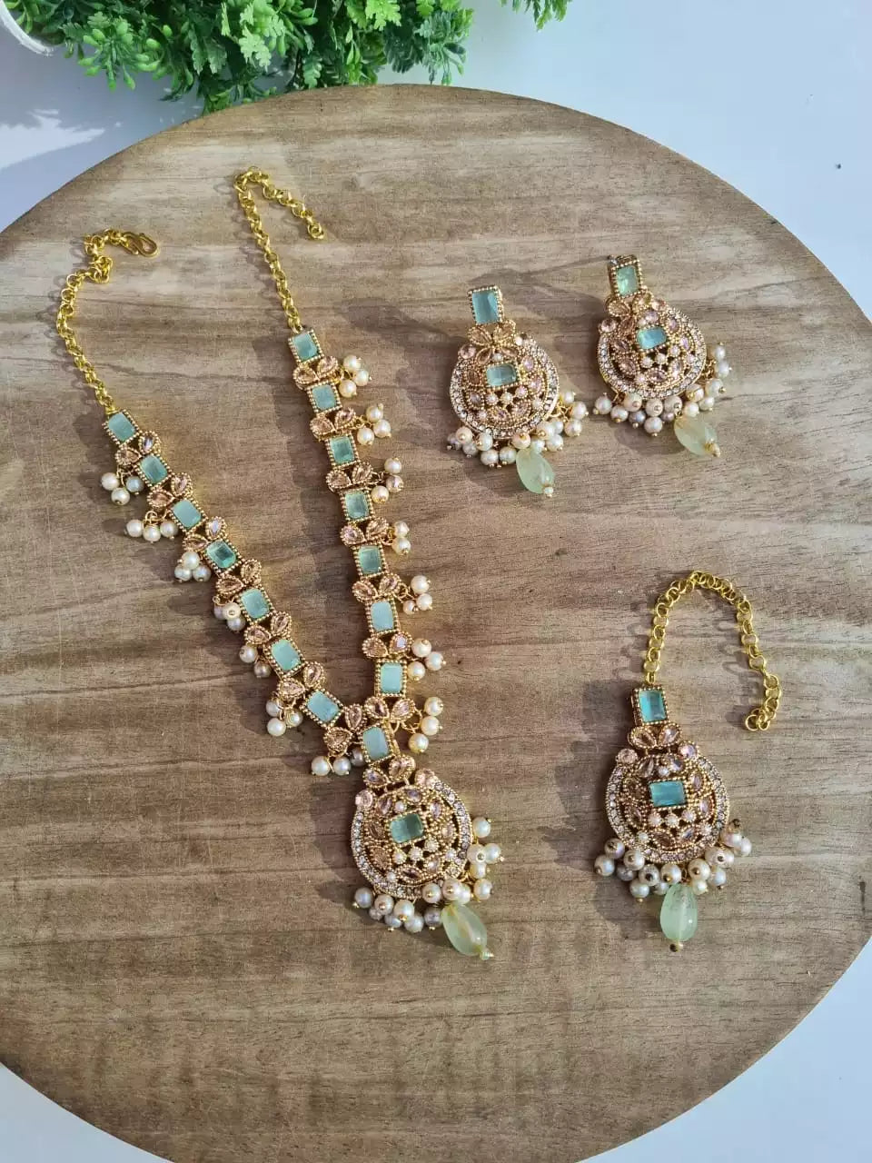 Zircon necklace set with teeka - Mint / Green